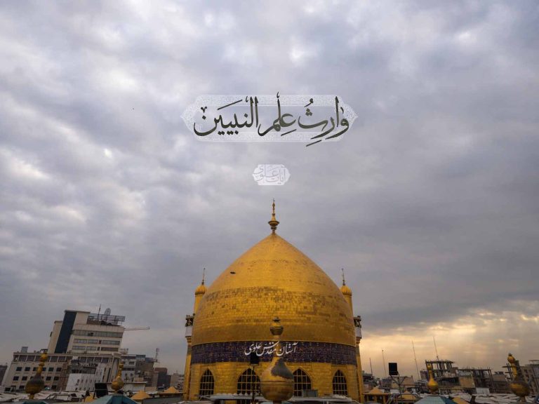 Caligrafía artística del versículo 62 de la Sura Al-Anfal sobre un fondo espiritual