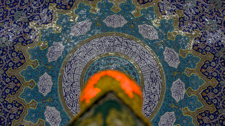 Vista del Sagrado Santuario de los imames Al-Hadi y Al-Askari en Samarra, considerado el santuario más parecido al del Príncipe de los Creyentes.