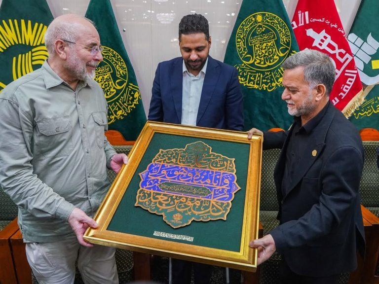 Mohammad-Baqer Qalibaf visita el Sagrado Santuario Alawi en Nayaf