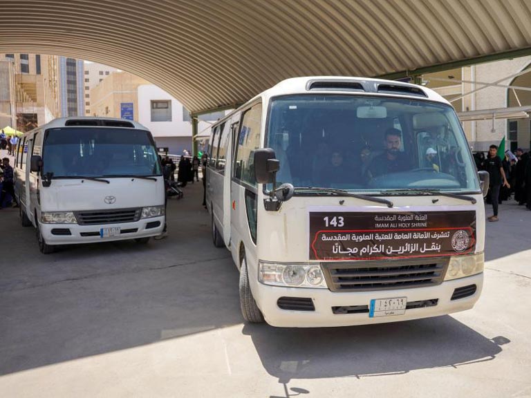 La flota de transporte del Sagrado Santuario Alawi presta apoyo logístico y servicios a los peregrinos de Arbaín.